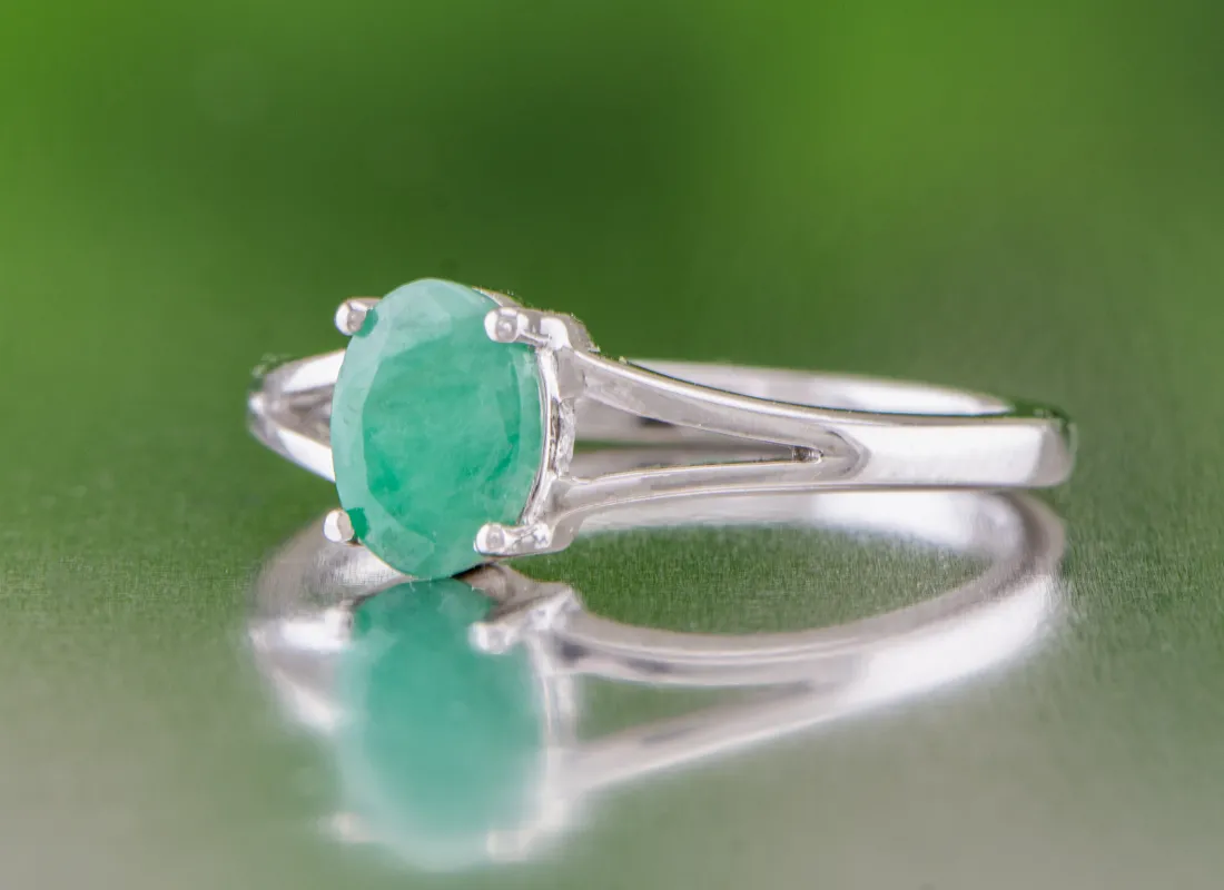 Сребърен пръстен със Смарагд