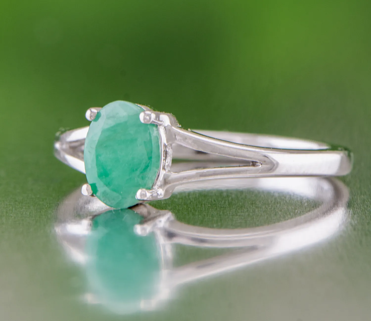 Сребърен пръстен със Смарагд