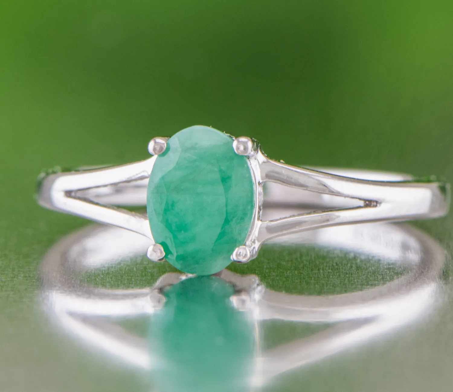 Сребърен пръстен със Смарагд