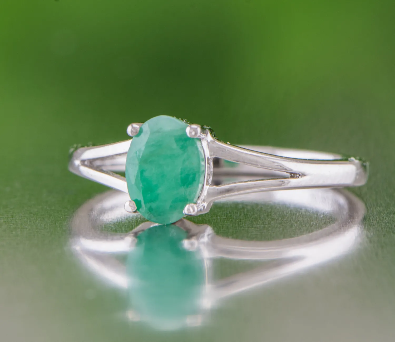 Сребърен пръстен със Смарагд