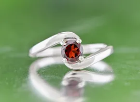 Сребърен пръстен с Гранат