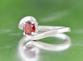 Сребърен пръстен с Гранат