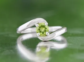 Сребърен пръстен с перидот